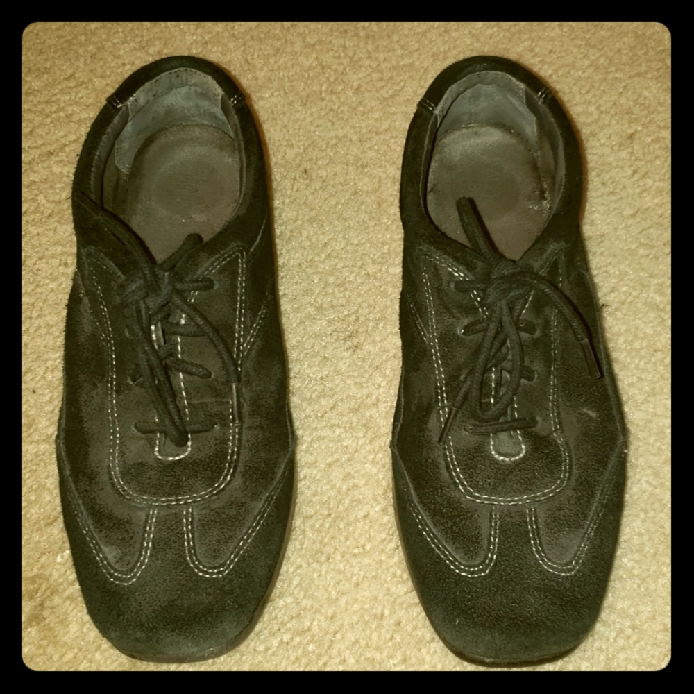 Aerosoles black suede shoes